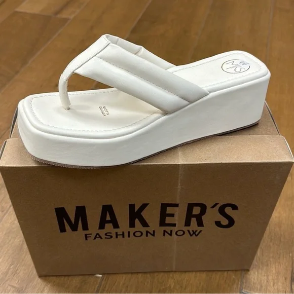 NWOT BNIB Makers Off-White Sandal - Picture 1 of 1